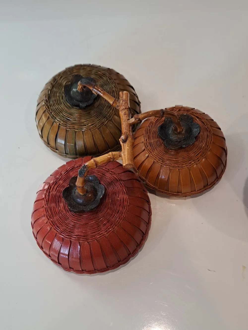 Vtg Shanghai Handcrafted 3 Piece Interconnected Wicker Fruit Basket Set